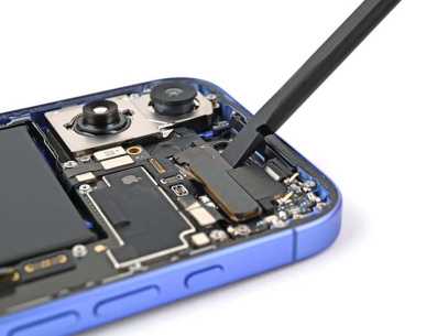 Ремонт материнской платы iPhone 16 Plus