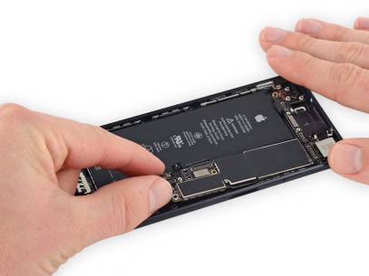 Ремонт материнской платы iPhone 7