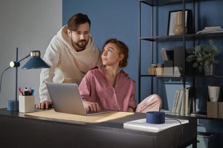 Умная колонка Яндекс Станция Мини (Алиса) Красный гранат