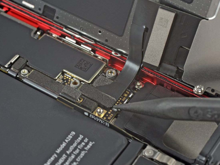 Замена нижнего динамика iPhone SE 2022