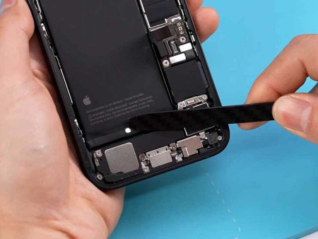 Замена аккумулятора iPhone 16e (оригинал SP)